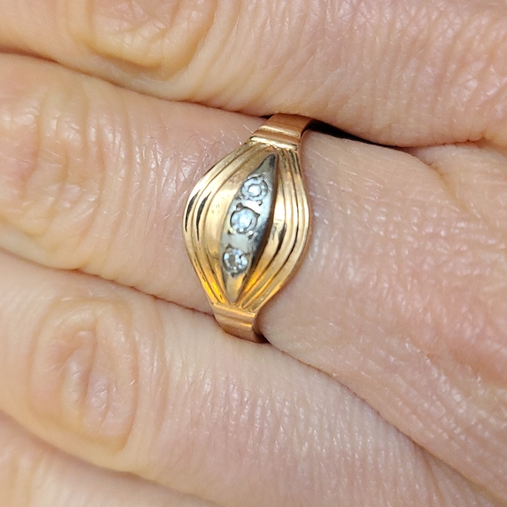 Soviet Union / Russian gold vintage ring with 3 diamonds